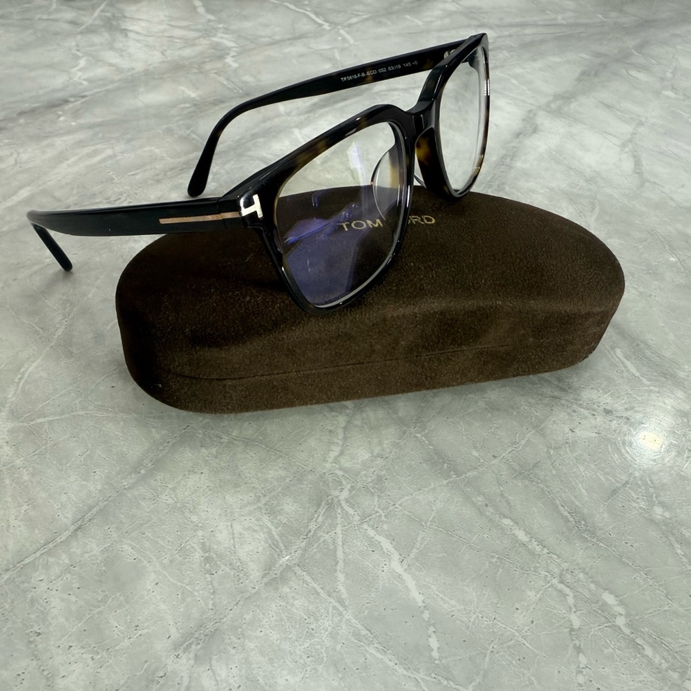 The Tom Ford Eyeglasses FT 5818 in Shiny Classic Dark Havana 100% authentic